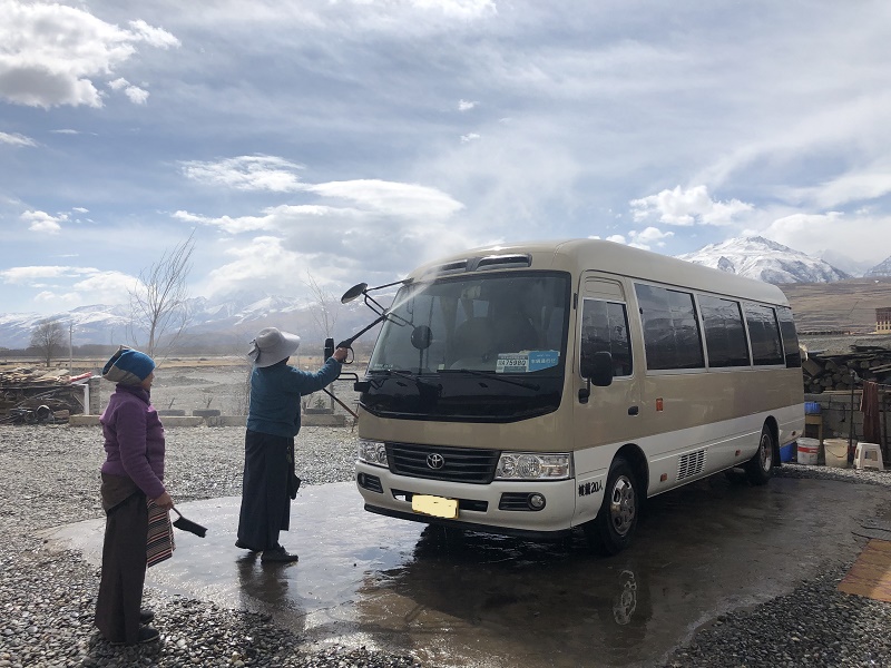 春節(jié)期間帶父母乘坐商務(wù)車去旅行，省錢省心